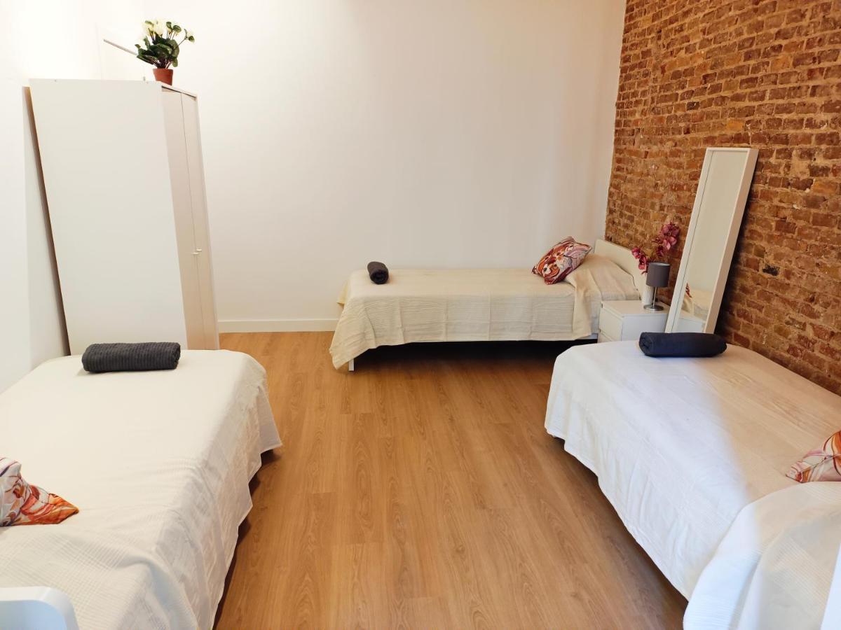 By Universitat Rooms Barcelona Eksteriør billede
